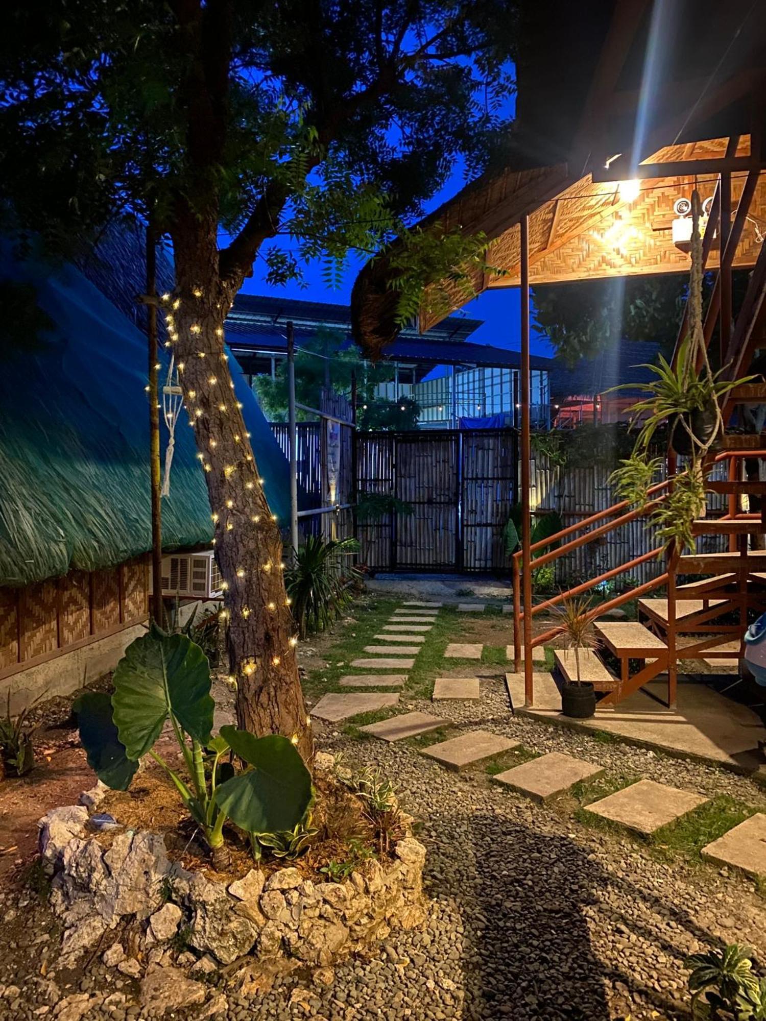 Moalboal Panagsama Beach Topbudz Hostel Exteriér fotografie